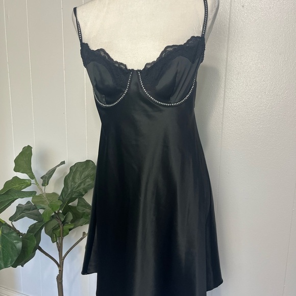 Victoria’s Secret Size L - Picture 2 of 9